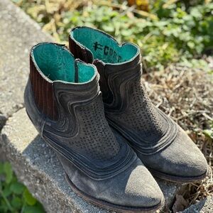 Corral Women's Black and Brown Heeled Boots